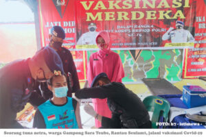 Raju, Tunanetra Pertama yang Divaksin di Aceh