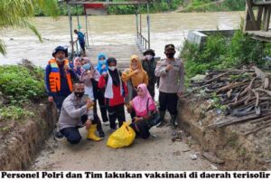 Polsek di Aceh Timur Lakukan Vaksinasi Terisolir