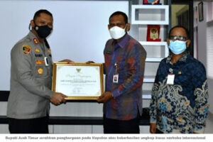 Kapolres dapat Penghargaan Bupati Aceh Timur