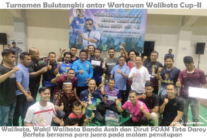 Turnamen Bulutangkis Walikota Cup II Berakhir, Saifullah/Iwan Terima Piala dari Aminullah