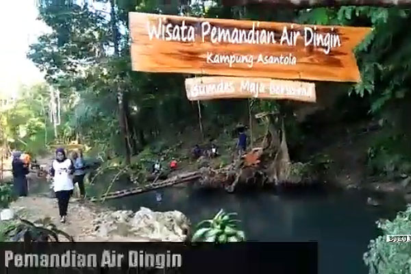 Menikmati Eksotik Pemandian Air Dingin di Tengah Laut