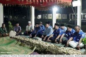 Ketua Demokrat Aceh Ziarahi Makam Waled Marhaban