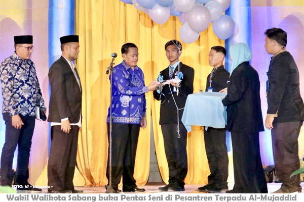 Kemampuan Berbahasa Inggris Santri Al-Mujaddid, Dapat Pujian dari Wakil Walikota Sabang