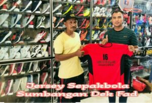 Dek Fad Sumbang Jersey Sepak Bola