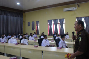 Pelajar SMKN 2 Langsa Dibekali Sadar Hukum