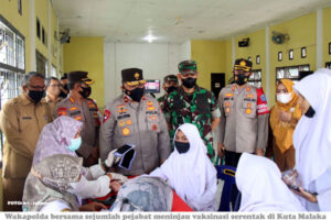Lansia dan Anak Sekolah di Kuta Malaka di Vaksin