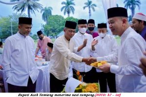 Syukuran HUT Aceh Tamiang, Bupati Dapat Tumpeng