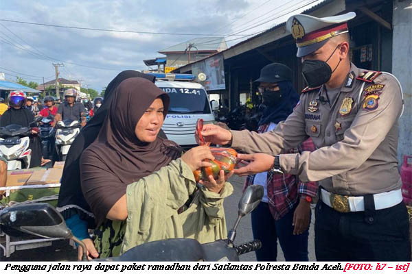 Pengendera Roda Dua dan Tiga dapat Paket dari Satlantas Polresta Banda Aceh