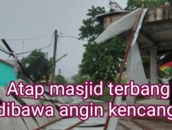 Atap Masjid dan Rumah Rusak Disapu Angin Kencang