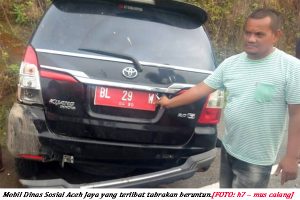 Mobil Dinas Dinsos Aceh Jaya Tabrakan Beruntun