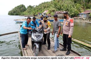 Di Simeulue Masih Ada Warga Mudik Naik Rakit