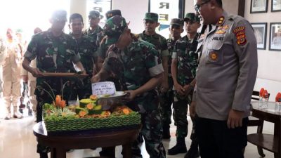 Dipimpin Dandim, Puluhan Anggota Kodim Aceh Timur Datangi Polres Langsa