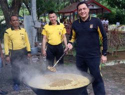 Kapolda Aceh Masak Kuah Beulangong untuk Sarapan