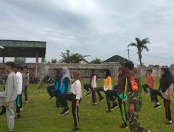 Siapkan Pasukan Pengibar Bendera, Babinsa Julok Latih PBB Calon Paskibraka