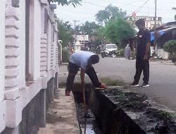 Sambut HUT RI, Pegawai DPMG Langsa Gotong Royong