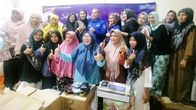 Bungoeng Seulanga Dapat Alat Pengolahan Ikan dari Demokrat Aceh
