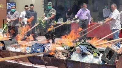 Kejari Aceh Timur Musnahkan Narkoba dan Senpi