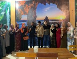 Perempuan Peureulak Curhat pada Abdullah Puteh