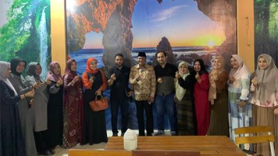 Perempuan Peureulak Curhat pada Abdullah Puteh