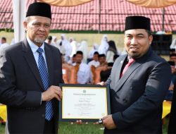 Pj Bupati Aceh Besar Terima Penghargaan Kemenag
