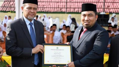 Pj Bupati Aceh Besar Terima Penghargaan Kemenag