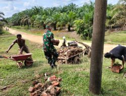 Limbah Bangunan Digunakan Tambal Jalan Rusak