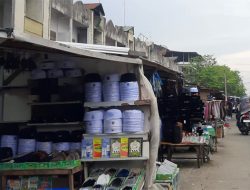 Penjualan Peci Sepi, Takjil Ramai