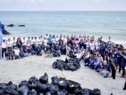 Pemko Sabang Gelar Coastal Clean Up Pantai Kasih