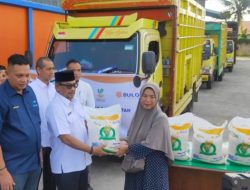 Pj Walikota Serahkan Beras Cadangan untuk Pangan