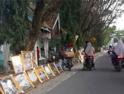 Penjual Kaligrafi Hiasi Sudut Kota Langsa