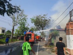 Bangunan Kosong Diamuk si Jago Merah
