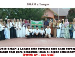 OSIS SMAN 4 Langsa Bagi-bagi Takjil