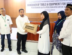 SD di Aceh Besar Terima Perlengkapan Sekolah