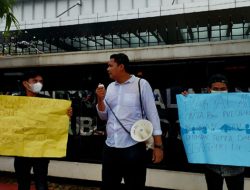 Tuntut AM Diganti, Massa Geruduk Kemendagri