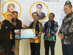 Meurah Budiman Terima BKN Award