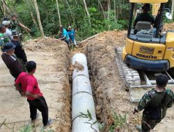 Satgas TMMD Gotong Royong Bersama Warga