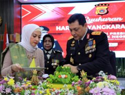 Potong Tumpeng Warnai Syukuran Hari Bhayangkara