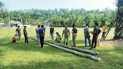 Buket Selamat Siapkan Lomba Panjat Pinang