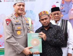 Kapolda Aceh Hadiahkan Al-Quran ke Ruhul Fatayat