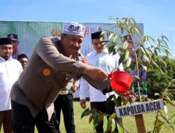 Kapolda Tanam Pohon Frutikultur di Oemar Diyan