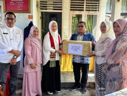 Ketua Dekranasda Aceh Bantu Pengrajin Ie Meulee