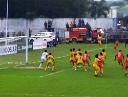 10 Pemain, Persiraja Tahan Imbang Semen Padang