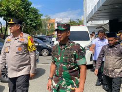 Kapolda Aceh bersama Pangdam IM Tinjau TPS