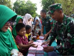 Kodim Aceh Timur Berbagi Takjil Pengguna Jalan