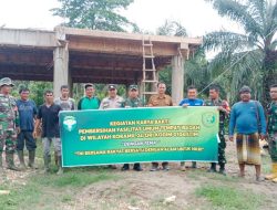 Gotong Royong Bersama Bersihkan Masjid