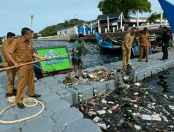 20 Ton Sampah Terjaring di Teluk Sabang