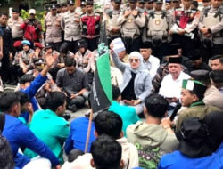 Sehari Dilantik, DPRK Aceh Tengah Didemo