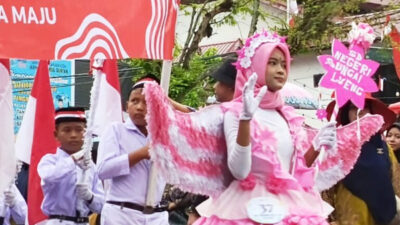 Para Pelajar Meriahkan Pawai Alegoris di Langsa