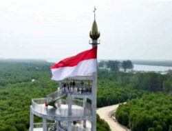 Merah Putih Raksasa di Puncak Tower Manggrove