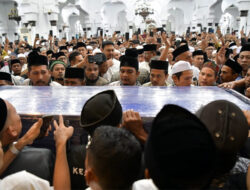 Ribuan Warga Shalatkan Tu Sop di Baiturrahman